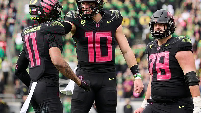 NCAA Football: UCLA at Oregon