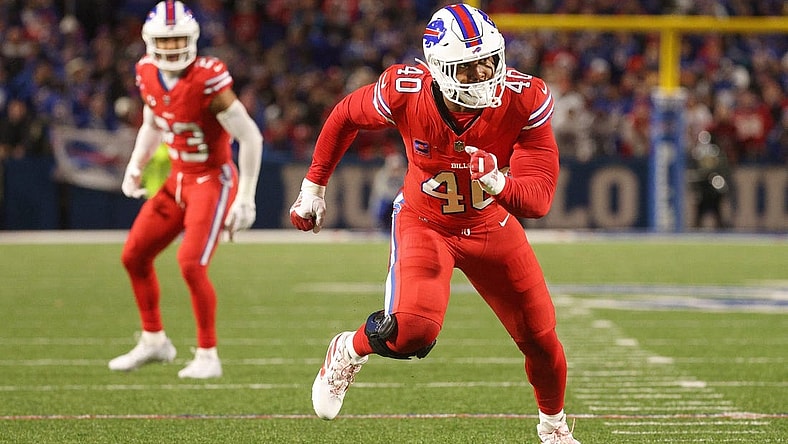 Bills linebacker Von Miller (40) gets off the line against the Giants at Highmark Stadium in Orchard Park, N.Y., on Oct. 15.