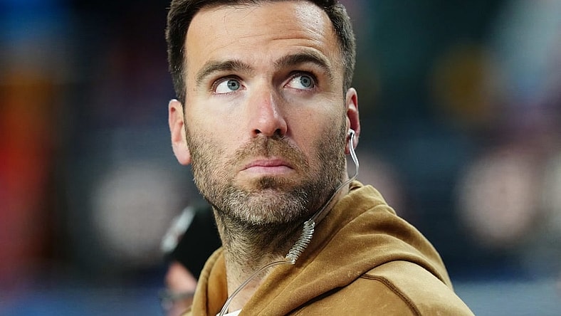 Nov 26, 2023; Denver, Colorado, USA; Cleveland Browns quarterback Joe Flacco (15) on the sidelines during the second half against the Denver Broncos at Empower Field at Mile High. Mandatory Credit: Ron Chenoy-USA TODAY Sports