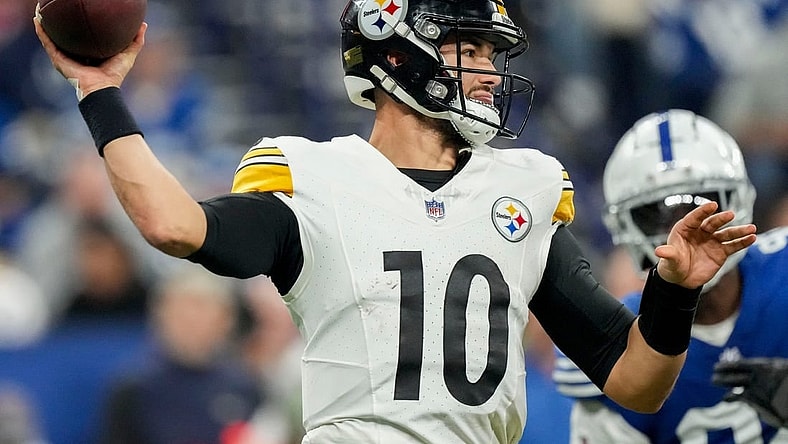 Pittsburgh Steelers quarterback Mitch Trubisky (10) draws back to pass Saturday, Dec. 16, 2023, during a game against the Pittsburgh Steelers at Lucas Oil Stadium in Indianapolis.
