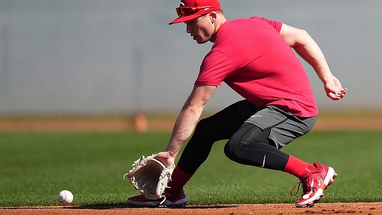 Cincinnati Reds shortstop Matt McLain (9) fields a groundball during spring training workouts, Wednesday, Feb. 14, 2024, at the team s spring training facility in Goodyear, Ariz.