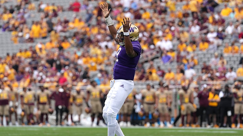 Washington Huskies quarterback Michael Penix Jr