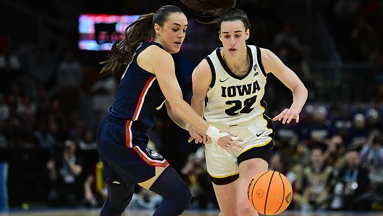 Caitlin Clark, NCAA women's basketball, Iowa Hawkeyes, UConn