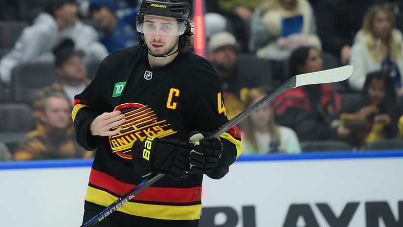 NHL: Calgary Flames at Vancouver Canucks