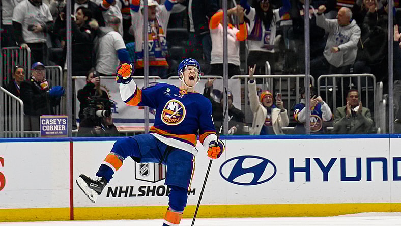 NHL: Tampa Bay Lightning at New York Islanders