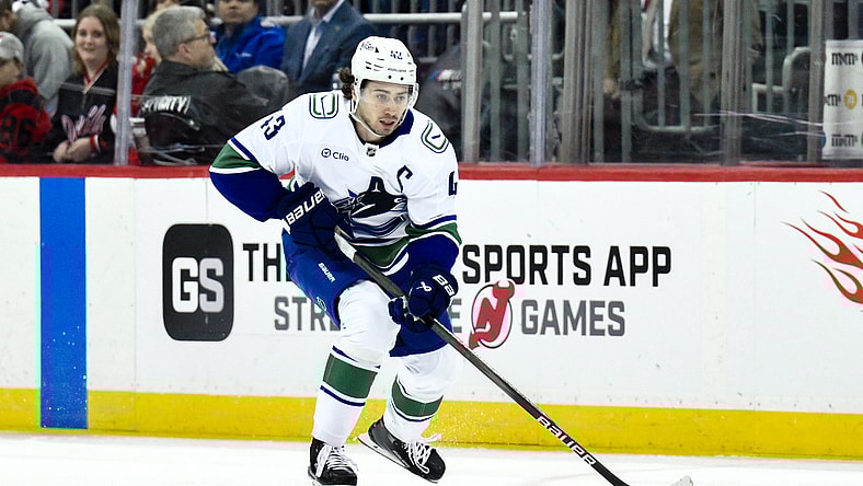 NHL: Vancouver Canucks at New Jersey Devils