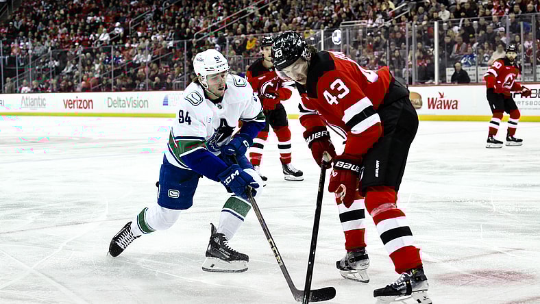 NHL: Vancouver Canucks at New Jersey Devils