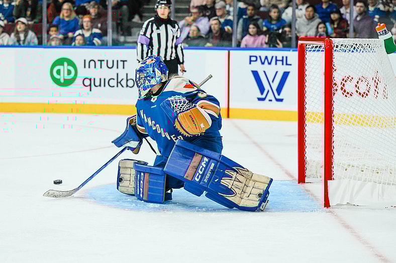 Vancouver Goldeneyes goalie Emerance Maschmeyer.