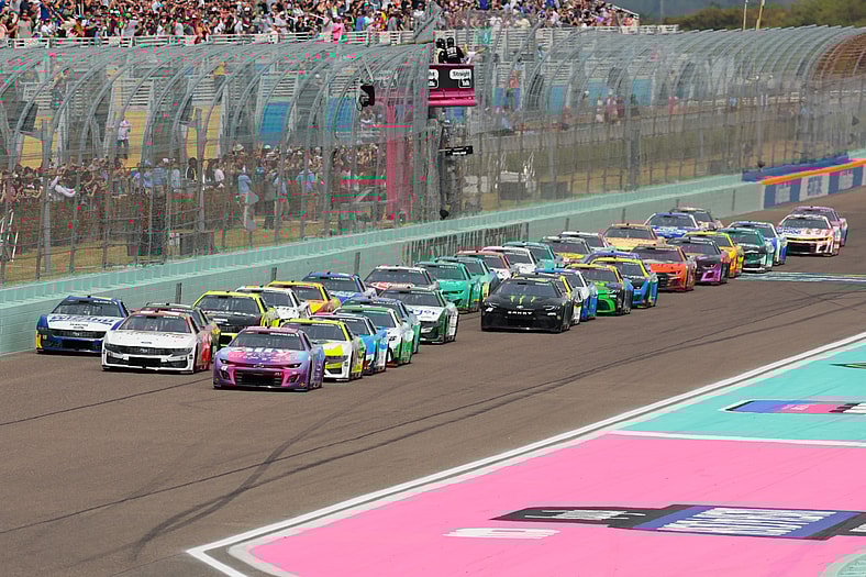 NASCAR: Straight Talk Wireless 400