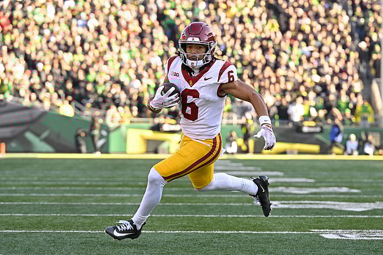 NCAA Football: Southern California at Oregon