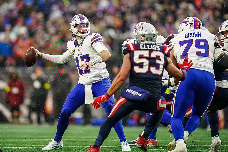 NFL: Buffalo Bills at New England Patriots