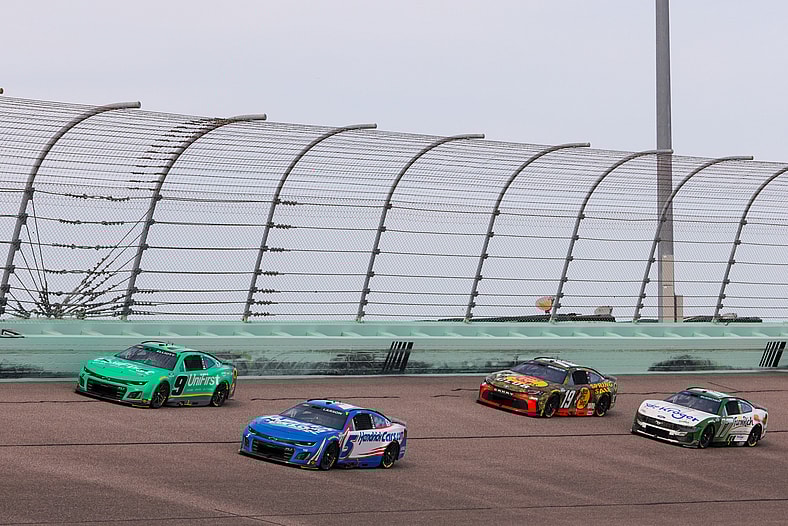 NASCAR: Straight Talk Wireless 400