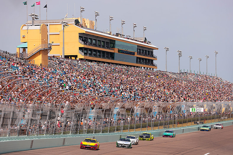 NASCAR: Straight Talk Wireless 400