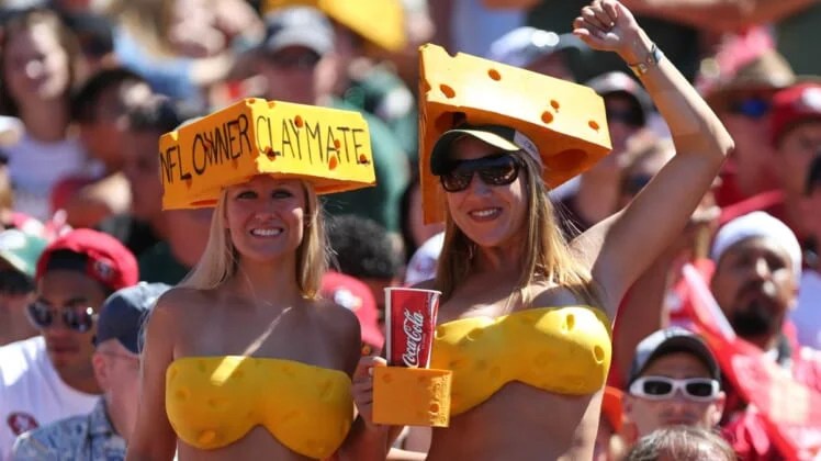 Why do Green Bay Packers fans wear cheese heads?