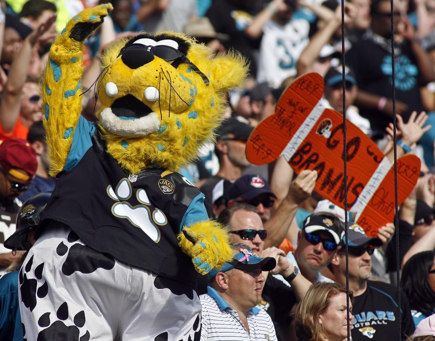 After 19 seasons, fiesty Jaguars mascot Jaxson de Ville retires 