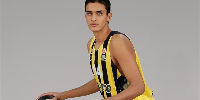 Top recruit Omer Yurtseven drops 91 points in game