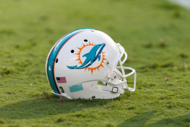 Twitter goes bonkers for Dolphins' throwback uniforms