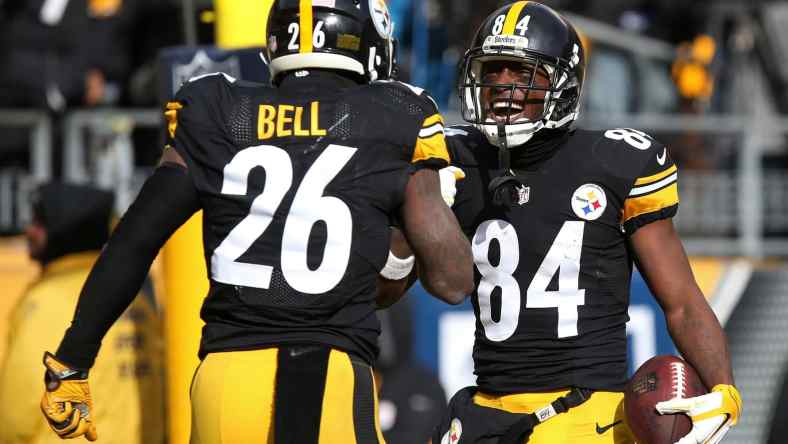 Le'Veon Bell Antonio Brown, Jan 8, 2017; Pittsburgh, PA, USA; Pittsburgh Steelers wide receiver Antonio Brown (84) celebrates with Steelers running back Le'Veon Bell (26) after scoring a touchdown against the Miami Dolphins in the AFC Wild Card playoff football game at Heinz Field. Mandatory Credit: Geoff Burke-USA TODAY Sports