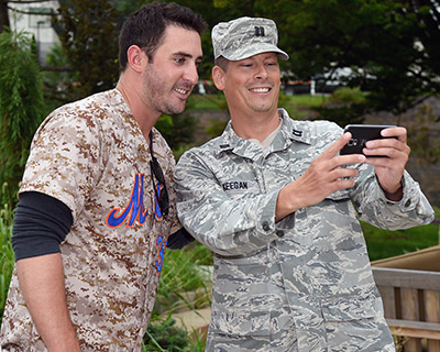 Mets hang out with vets at Walter Reed.