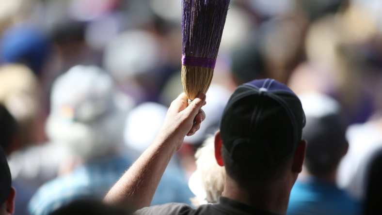 Warriors fans want to bring brooms to Game 4