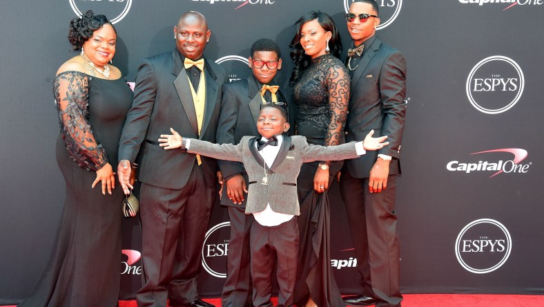 Jarrius Robertson and family at ESPYs Red Carpet