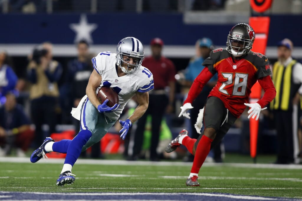Buccaneers cornerback Vernon Hargreaves chases down Cole Beasley of the Dallas Cowboys