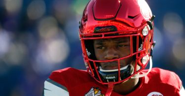 Cardinals quarterback Lamar Jackson has a lot of pressure on his shoulders heading into college football Week 1