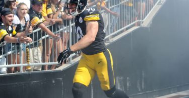 Steelers' T.J. Watt earnes rookie's top Week 1 honor.