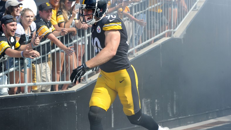 Steelers' T.J. Watt earnes rookie's top Week 1 honor.