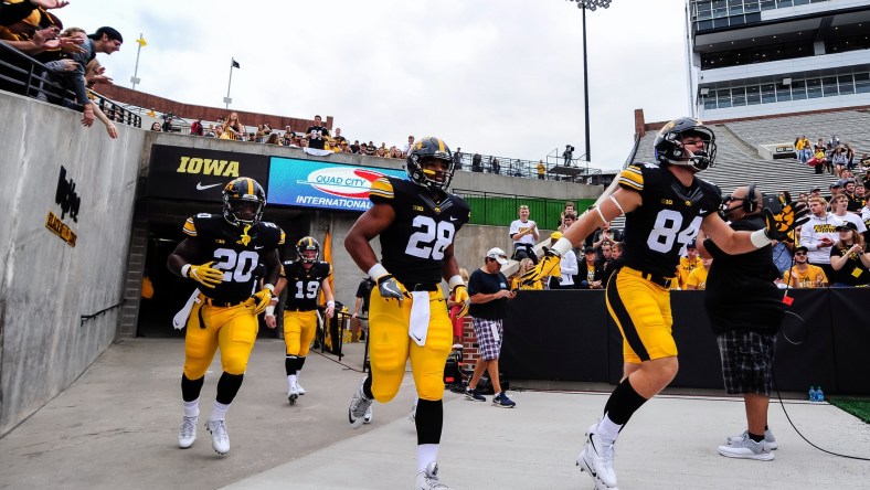 Iowa fans greet the Iowa Hawkeyes at Kinnick Stadium