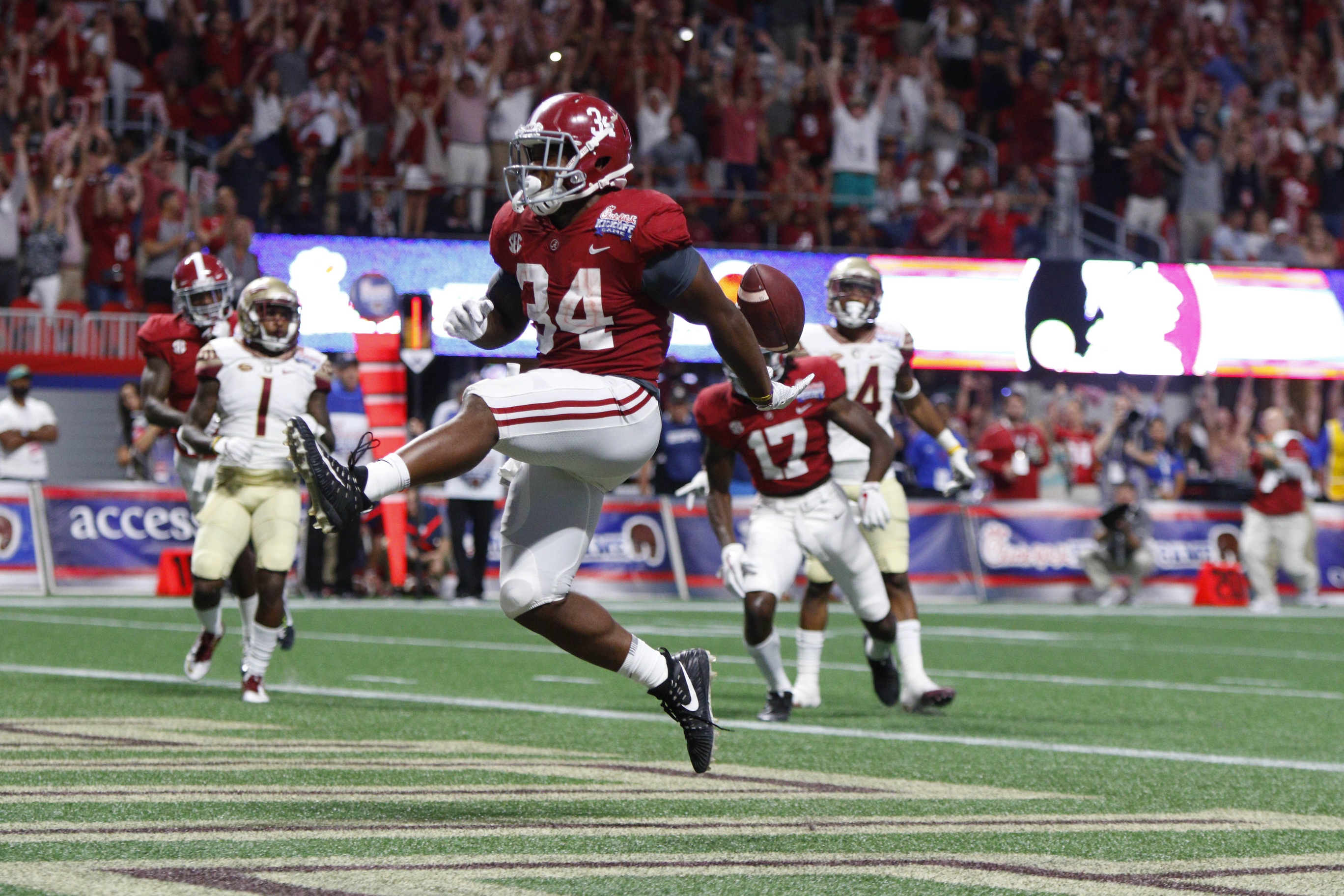 Alabama running back Damien Harris scores a touchdown against FSU in college football Week 1