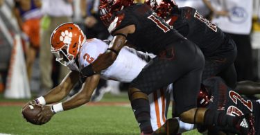 Clemson quarterback Kelly Bryant scores against Louisville in college football Week 3