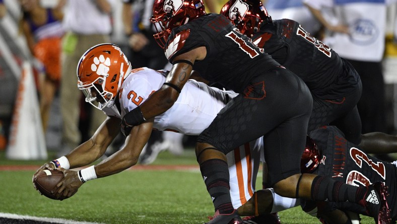 Clemson quarterback Kelly Bryant scores against Louisville in college football Week 3