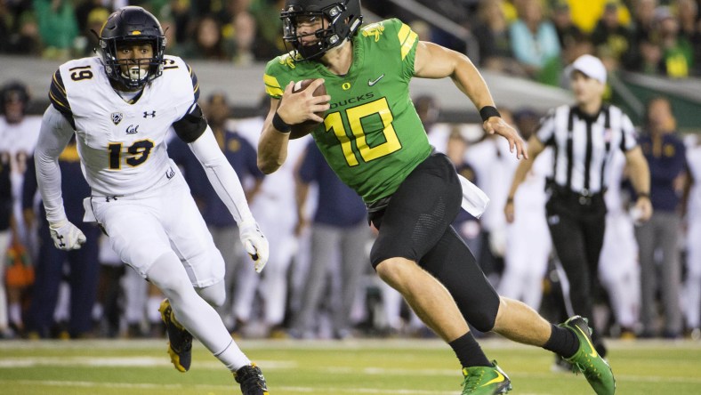 Oregon Ducks quarterback Justin Herbert