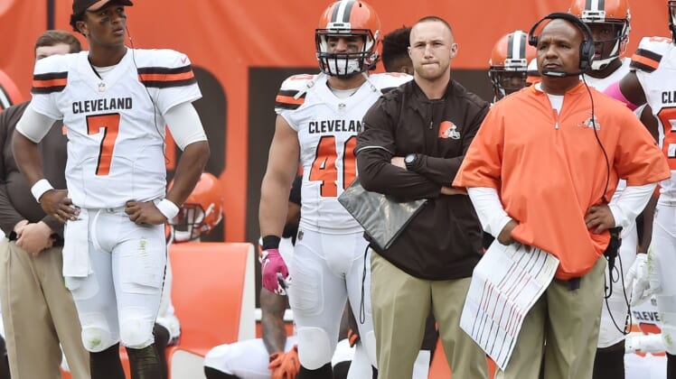 DeShone KIzer stares at Browns head coach Hue Jackson in NFL Week 7