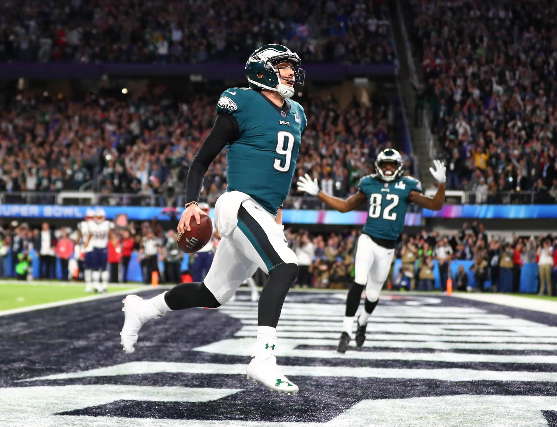 Nick Foles catches a touchdown in Super Bowl LII on the play called Philly Special
