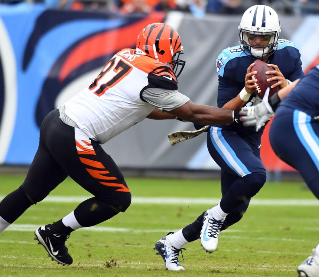 Geno Atkins sacks Marcus Mariota