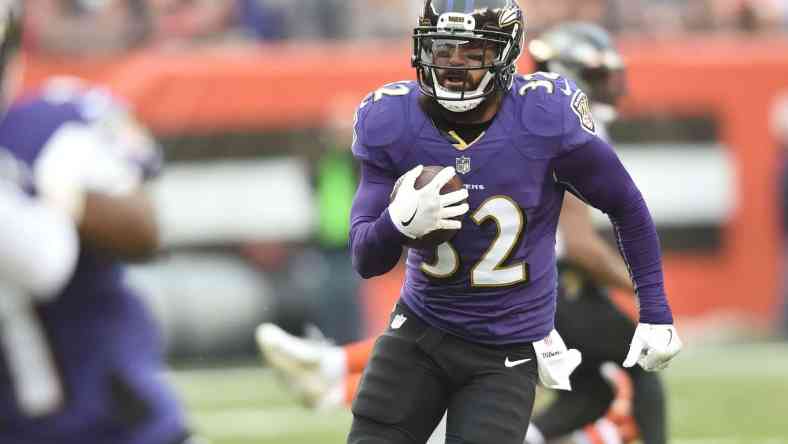 Ravens safety Eric Weddle intercepts a pass