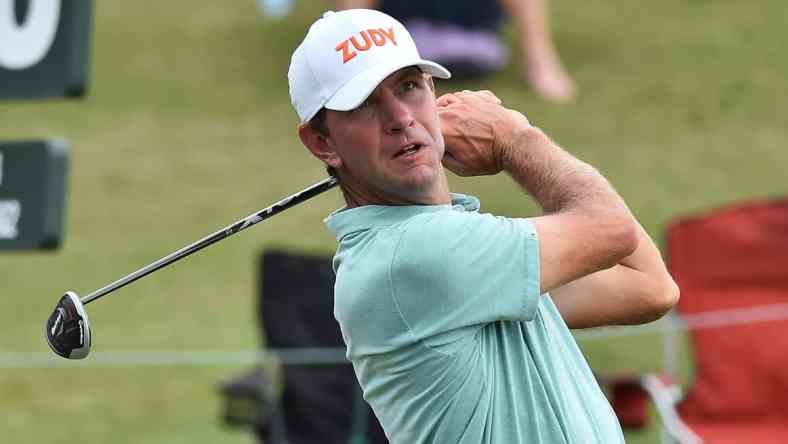 Lucas Glover on the range