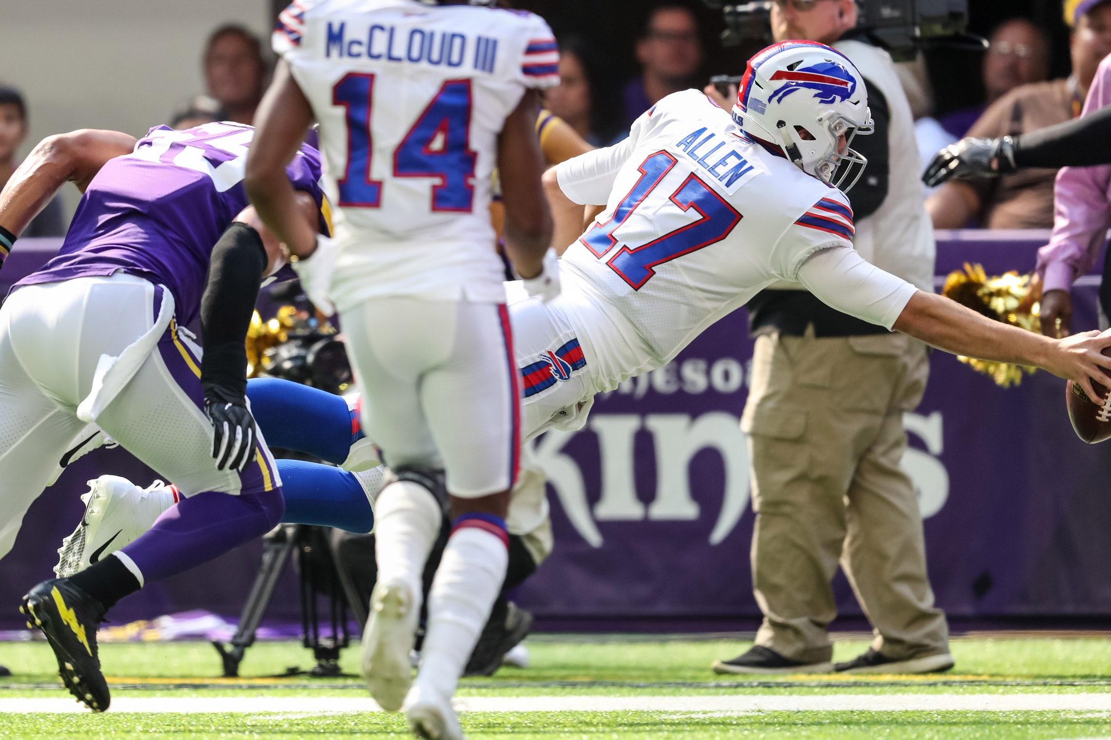 WATCH: Josh Allen HURDLES Anthony Barr in open field