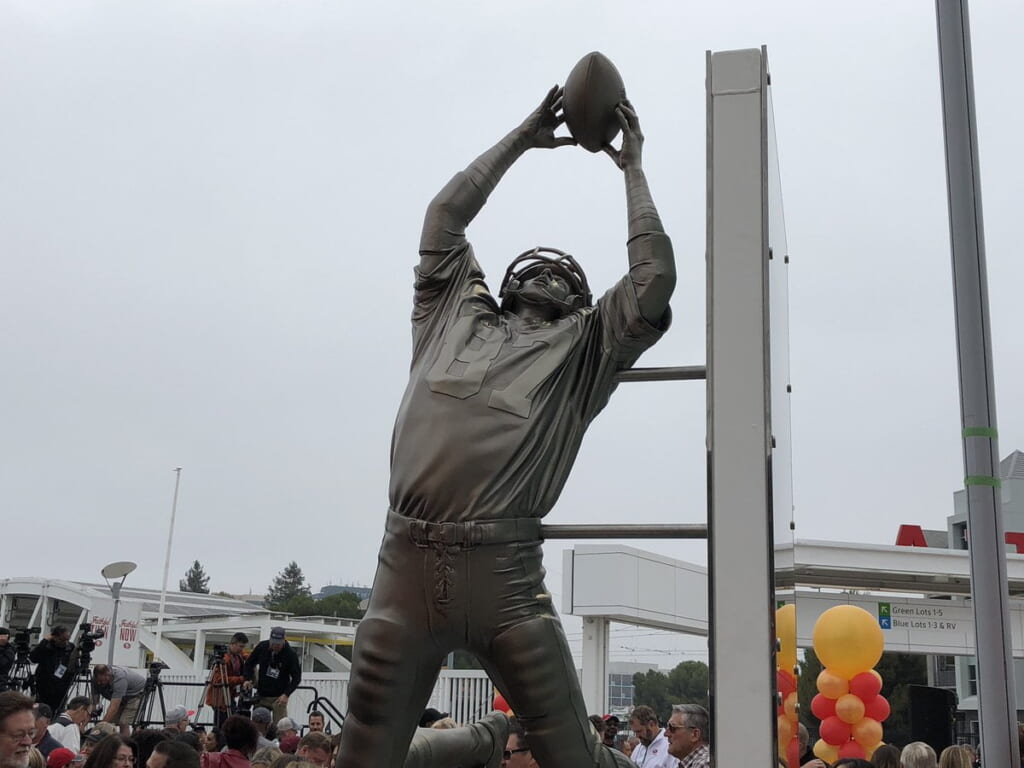LOOK: 49ers unveil âThe Catchâ statue