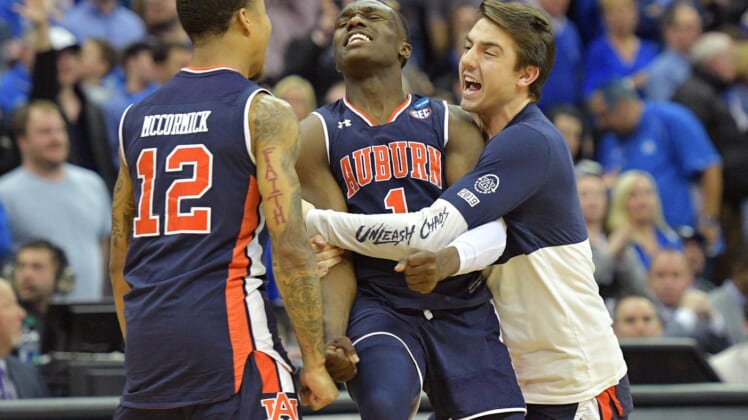 Watch Auburns Jared Harper Takes Nasty Fall Then Seals Win Over Kentucky 7337