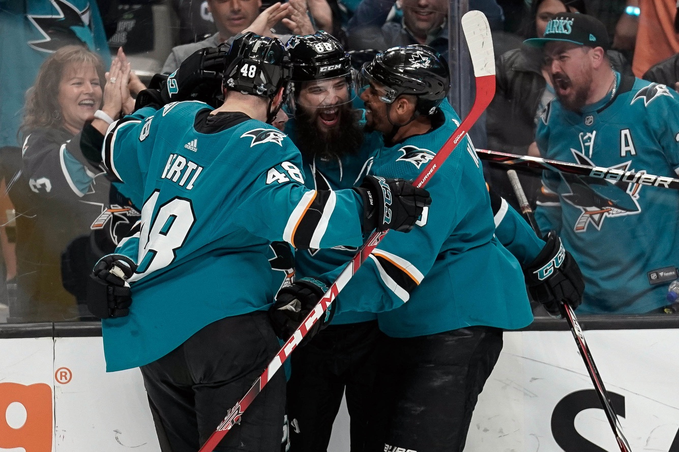 49ers offensive line chug beers in support of San Jose Sharks thrilling  game 7 victory - Niners Nation