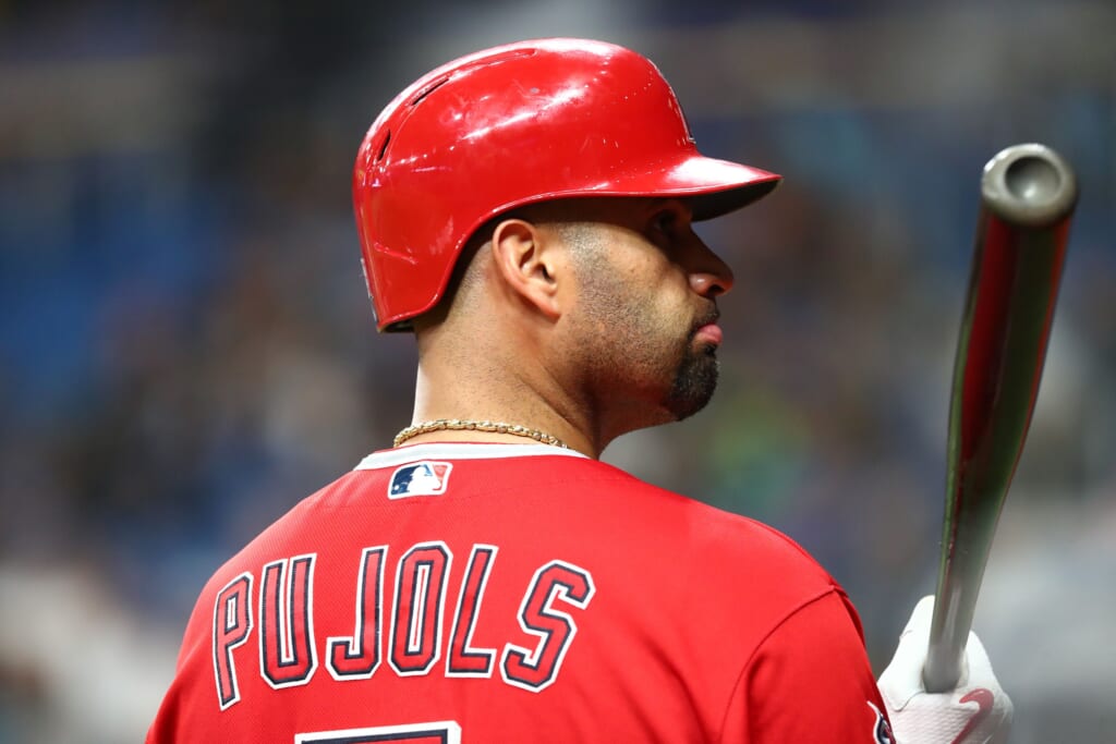 WATCH: Albert Pujols receives standing ovation in return ...