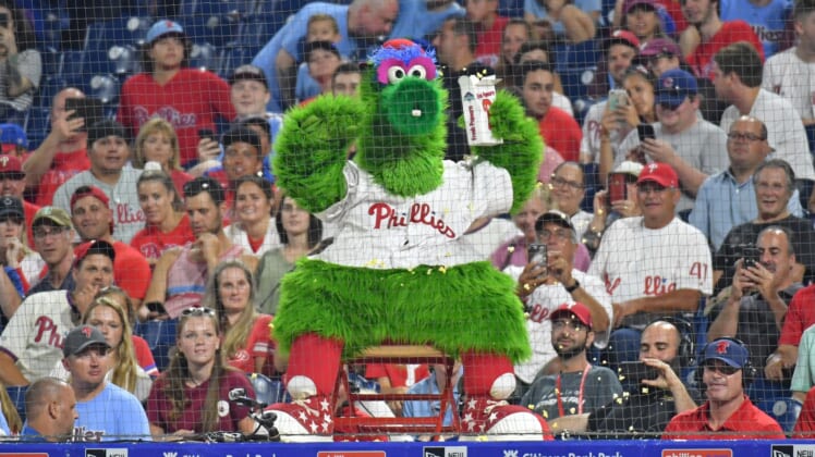 WATCH: Shirtless Phillies' fan gets in epic dance-off with Phillie Phanatic