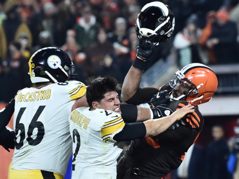 Browns Myles Garrett hits Steelers' Mason Rudolph