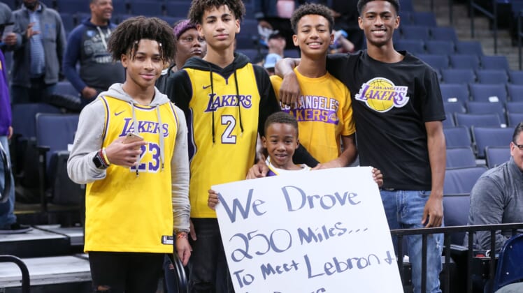 Bandwagon Lakers fans