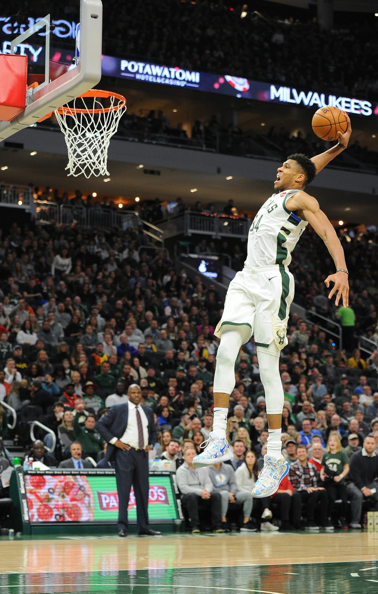 Giannis Dunking