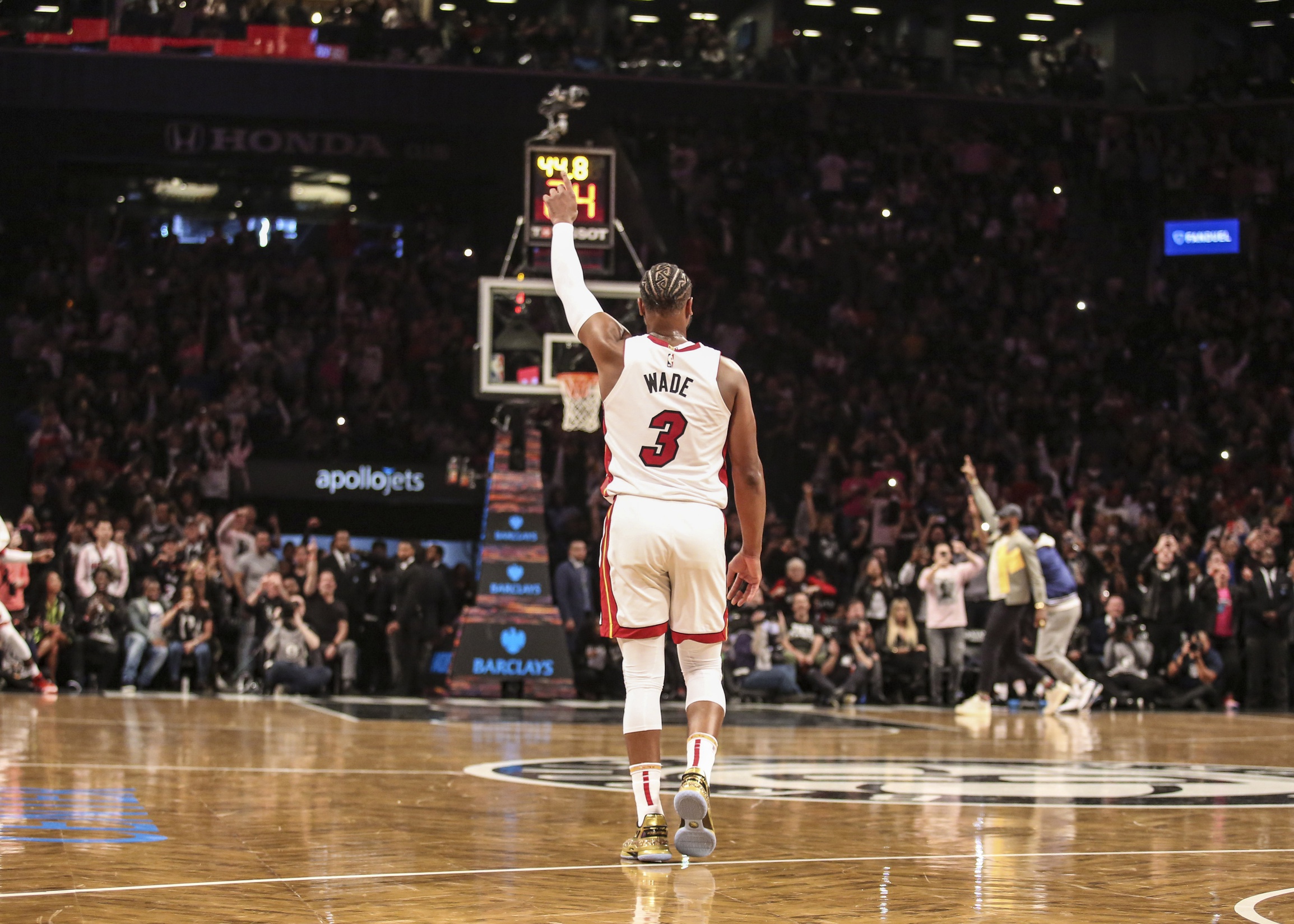 Dwyane Wade immortalized in Miami Heat jersey retirement