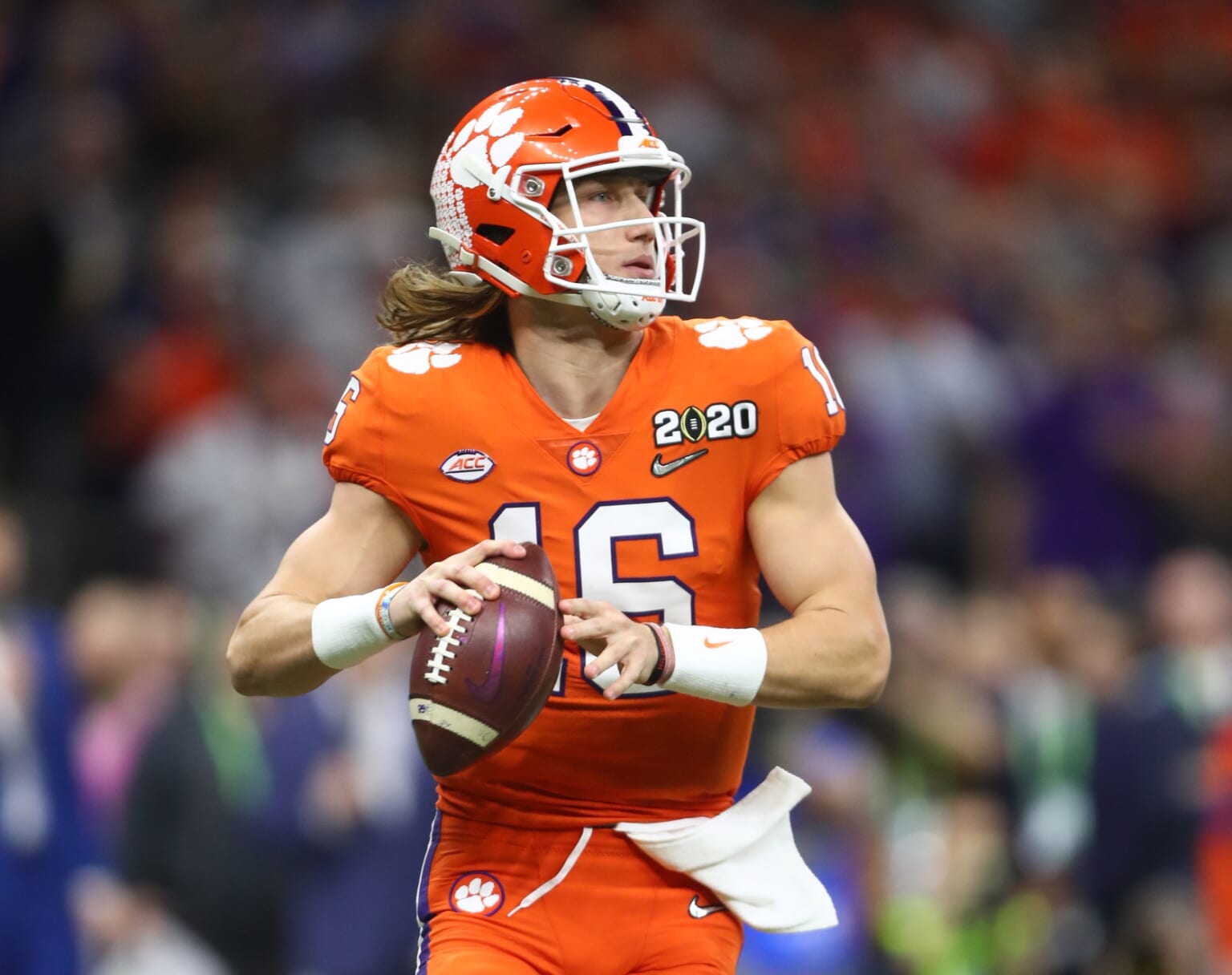 WATCH: Trevor Lawrence blows kisses to LSU fans after scoring touchdown ...